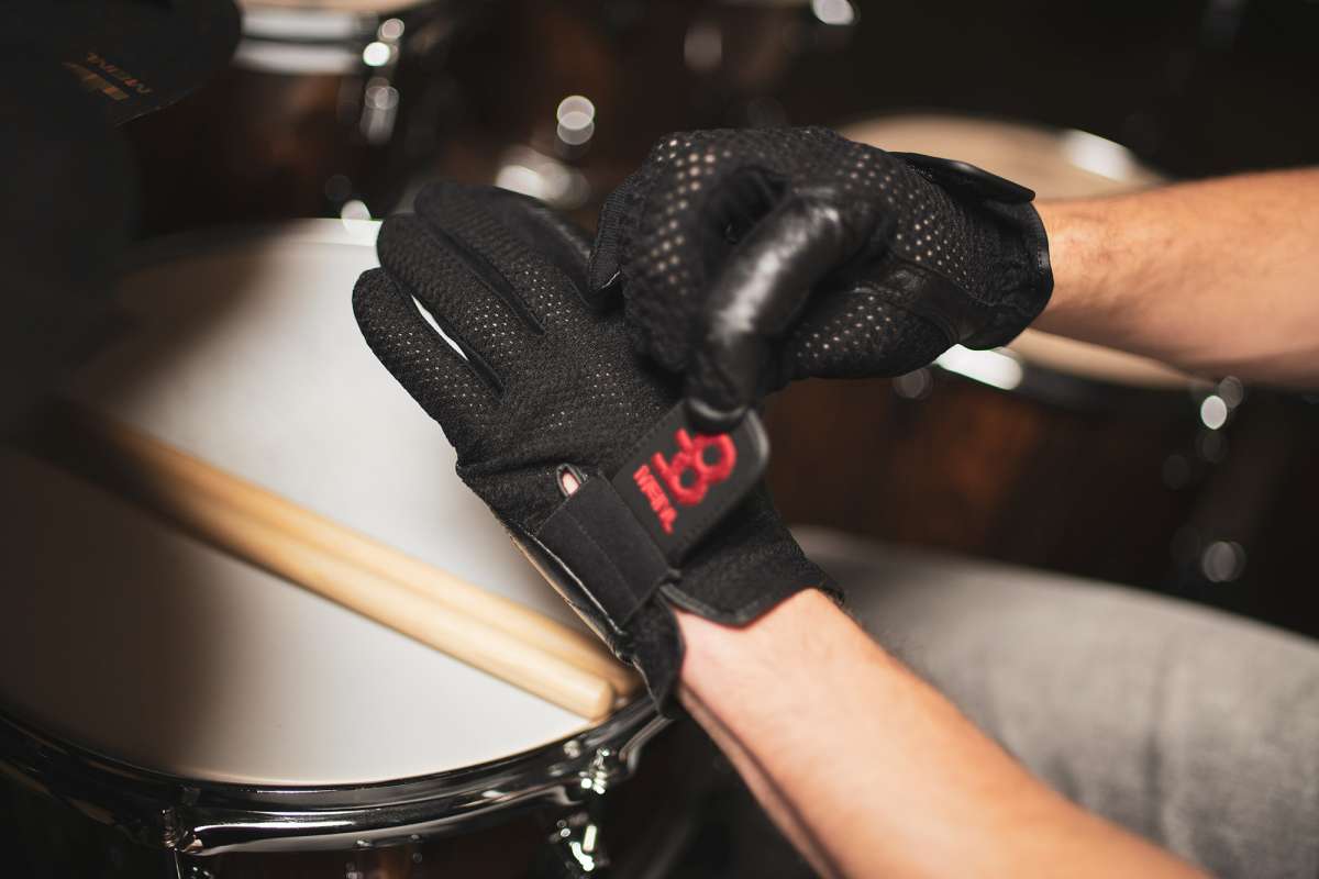 MEINL-Cymbals-Drum-Gloves-mit-rotem-Logo-schwarz-Groesse-M-MDG-M_cb12817_600x600@2x.jpg