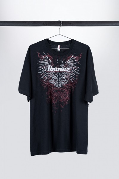 IBANEZ T-Shirt in schwarz mit rot-weißem "Wing" Frontprint (IT10WING)