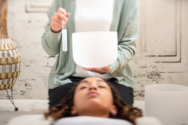 Meinl Sonic Energy 8" white-frosted Crystal Singing Bowl B4, 432 Hz, Crown Chakra (CSB8B)