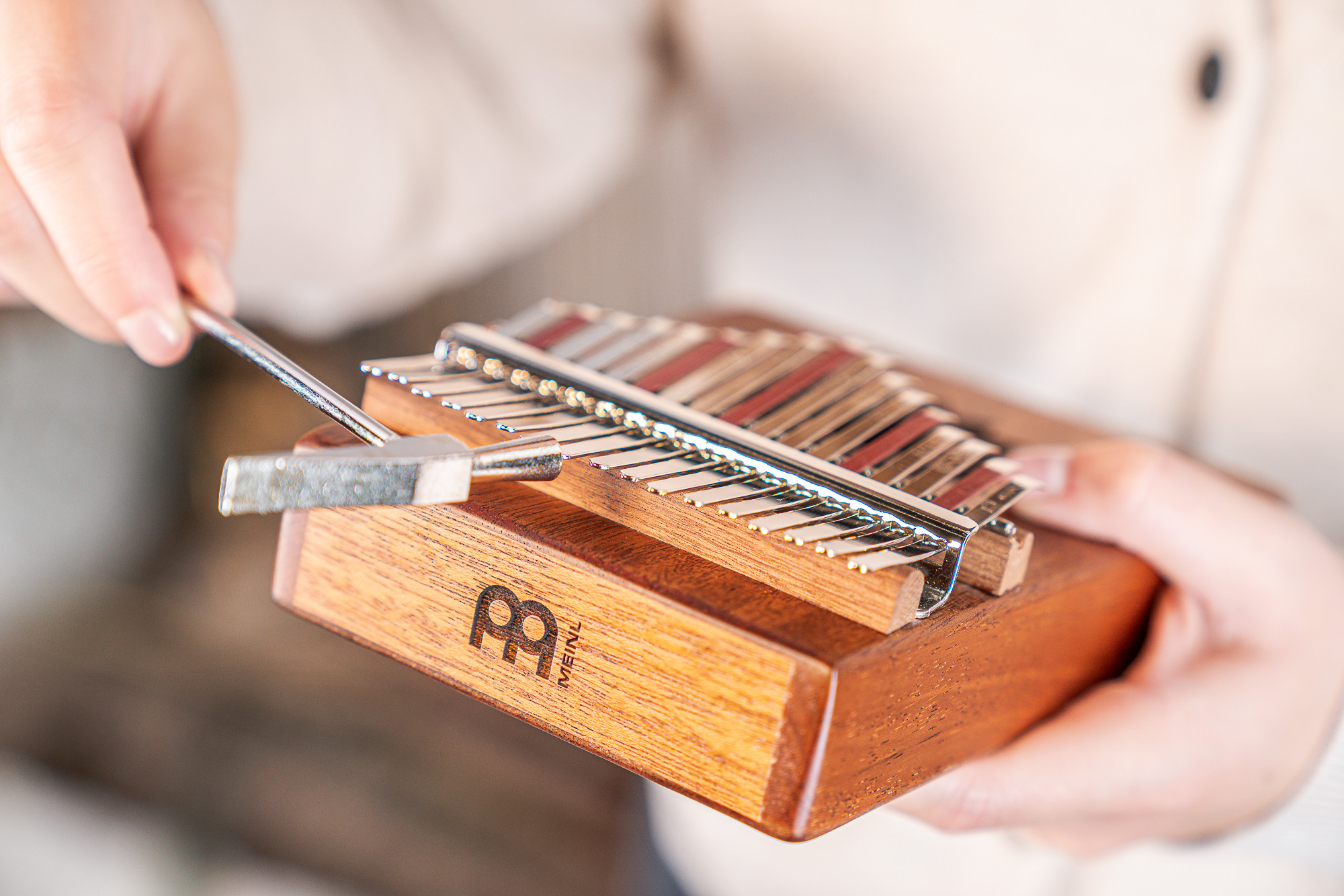 MEINL Sonic Energy Soundhole Pickup Kalimba - 17 notes / mahogany