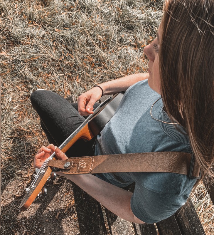 KEIKI K3 Series Ukulele Set "White Ebony" - incl. Gymbag/H-Tuner/5 Picks/Strap (K3-WEB) + ORTEGA Vegan Series Ukulele Strap - Tan incl. Bonus CONNECT-XX (OSVU-TN) 