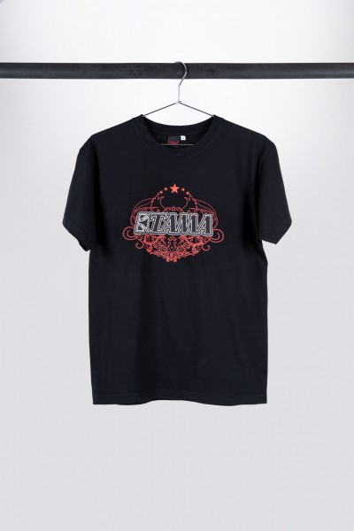 TAMA T-Shirt in schwarz mit weiß-rotem Tribal Logo auf der Brust (TT110)