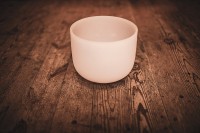 Preview: Meinl Sonic Energy 8" white-frosted Crystal Singing Bowl B4, 432 Hz, Crown Chakra (CSB8B) Preview: Meinl Sonic Energy 8" white-frosted Crystal Singing Bowl B4, 432 Hz, Crown Chakra (CSB8B)